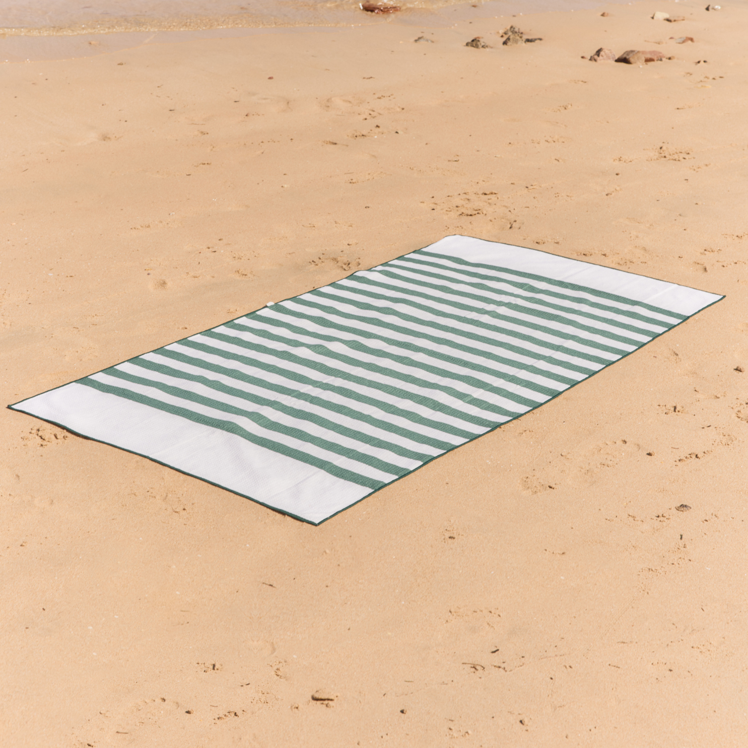 Gardenia Sandless Beach Towel
