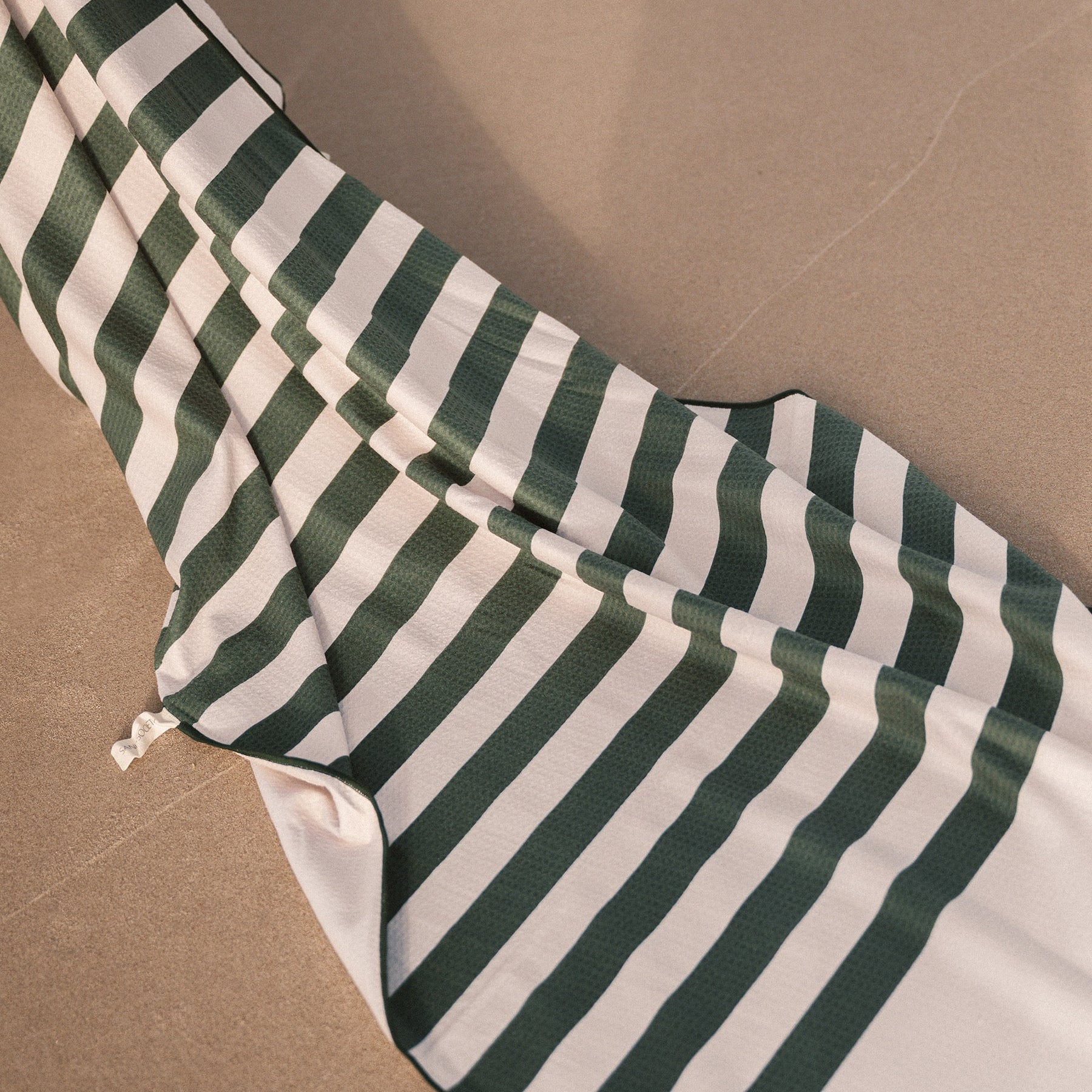 Gardenia Sandless Beach Towel